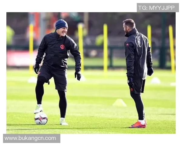 曼联与雷丁激战正酣比分结果揭晓引发球迷热议